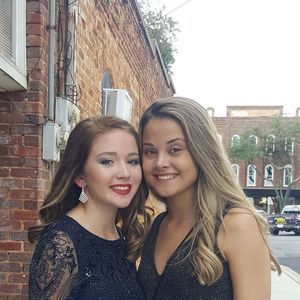 Meet your Posher, Lorie